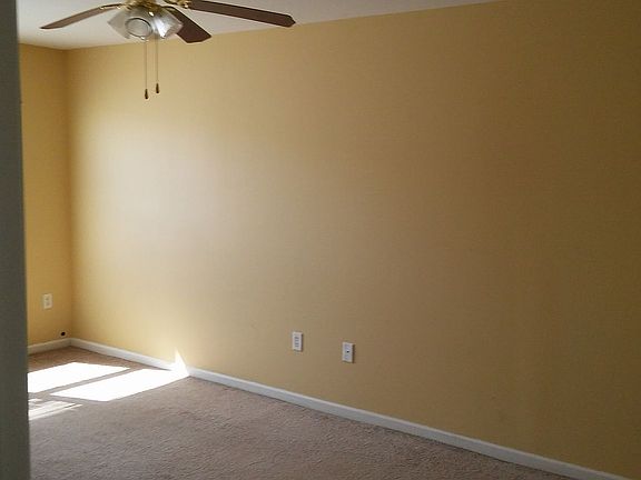 4th image of 102 Vincent Ct