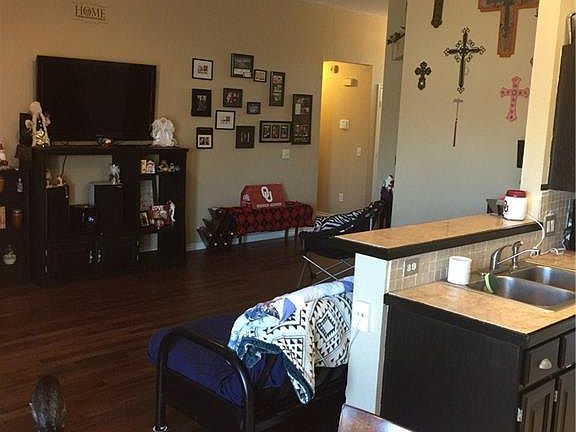 5th image of 2412 Augusta Dr