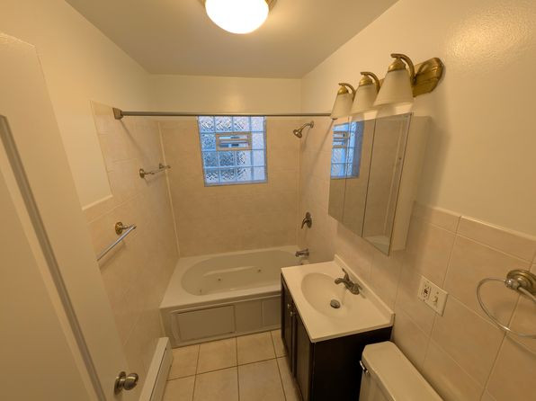 5820 N Maplewood Ave #1