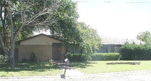 2nd image of 701 White Oak Ln