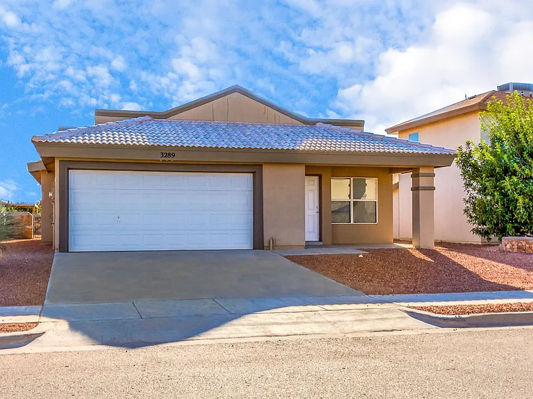 3289 Emerald Point Dr — Photo 2