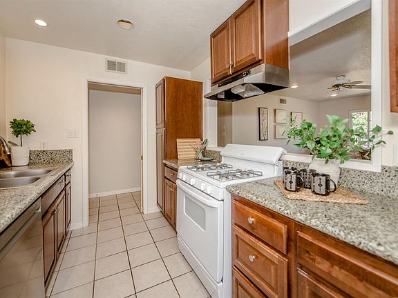 5th image of 10762 Segovia Way
