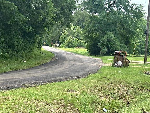 5th image of 1041 Moaks Creek Rd