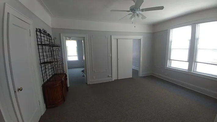 Rented by Halvatzis Realty | media 32