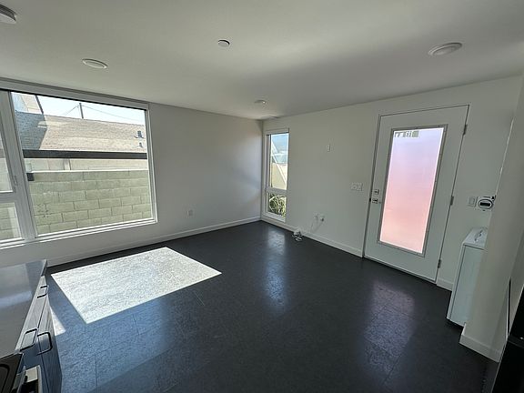 4th image of 2440 University Ave #123