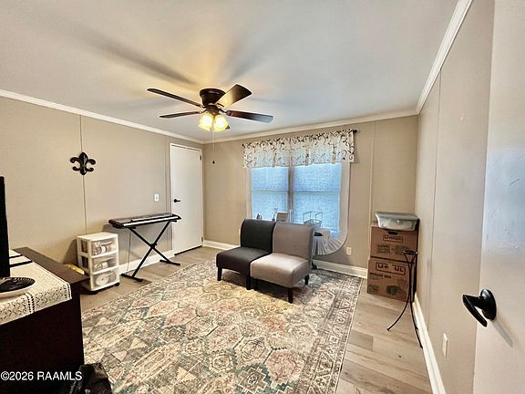 4th image of 906 Troy Rd