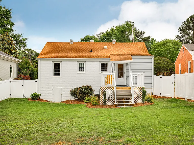 2101 Noble Rd — Photo 4