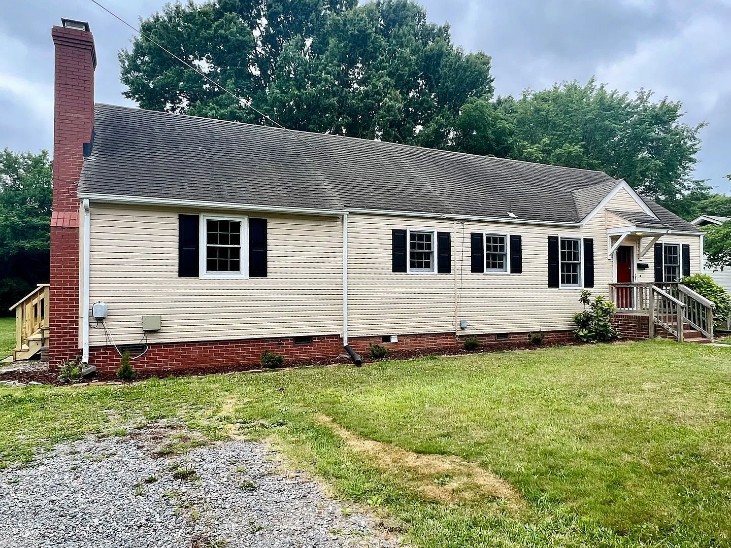 4 bed, 2.0 bath, 1692 sqft, $2,250 — Photo 3