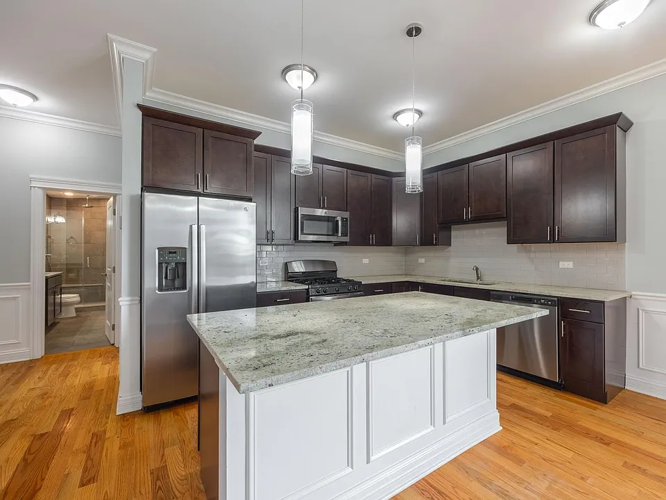 520 N Western Ave #2D
