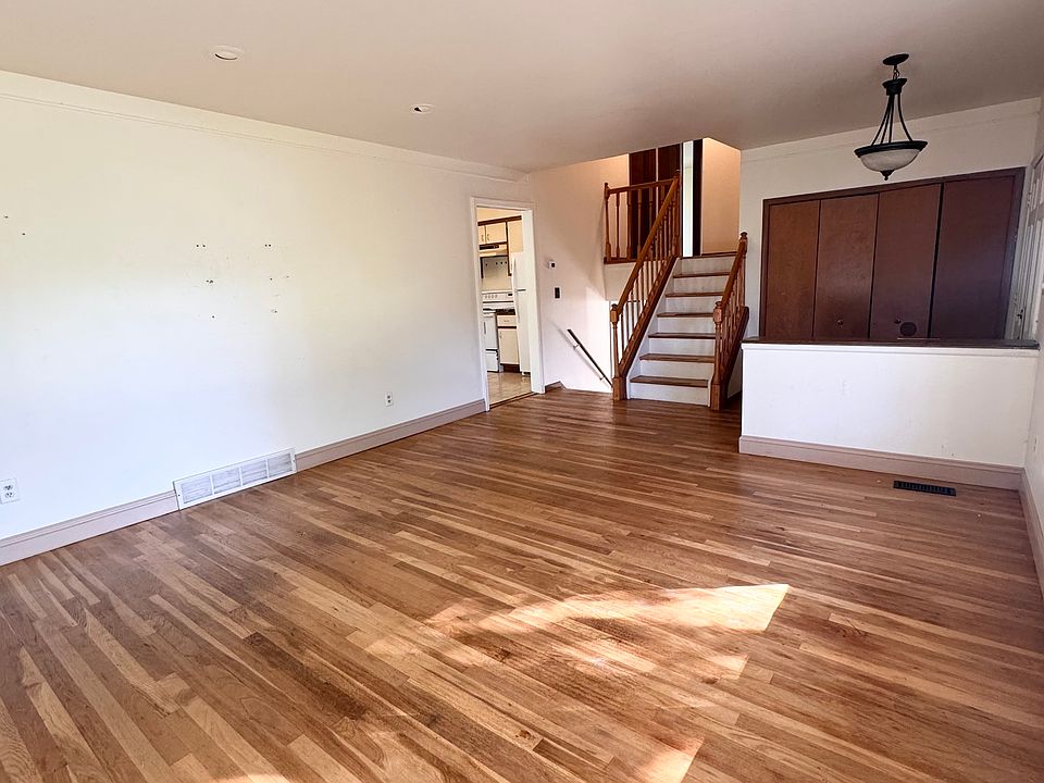 53446 Bancroft Dr, photo 3
