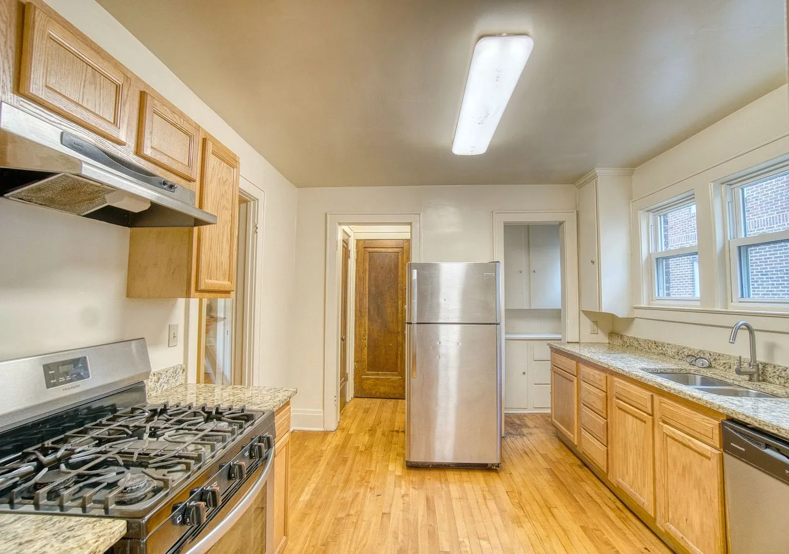 400 Harvard Pl Apt 1 - Available 08/01/2027 - Newly Renovated Spacious Flat Hardwoods Throughout — Photo 1