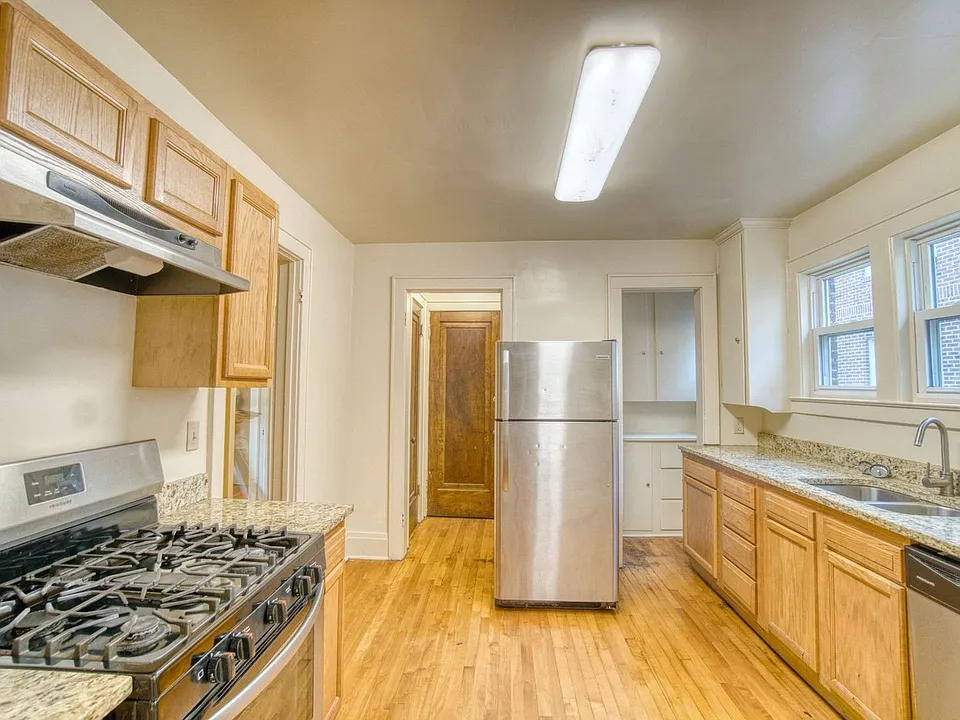 400 Harvard Pl #1
