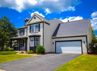 402 W Cambria Dr, Round Lake, IL 60073