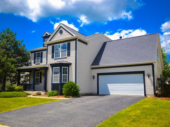 402 W Cambria Dr, Round Lake, IL 60073