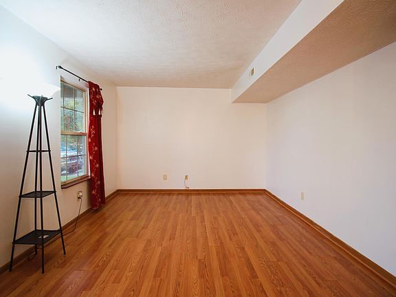 4th image of 8040 Snug Harbor Ln