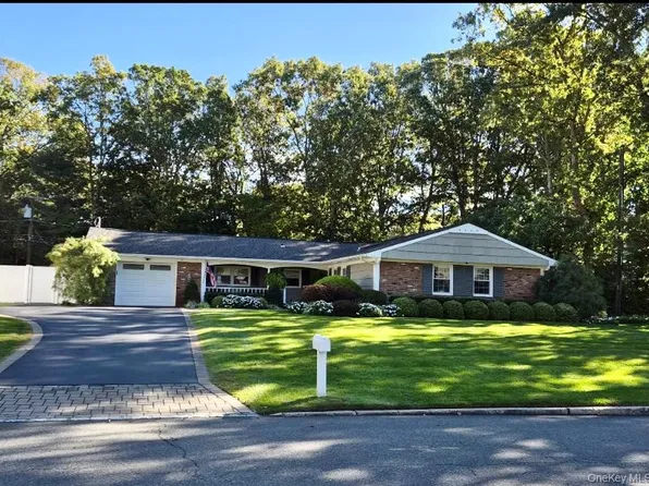 103 Sycamore Circle, Stony Brook, NY 11790