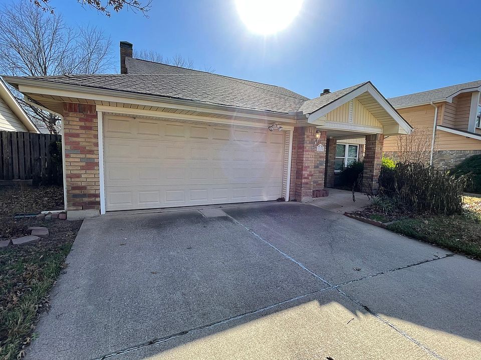 1st image of 2120 Belmont Park Dr