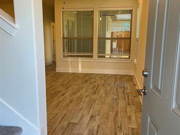 3rd image of 459 Parkline Dr