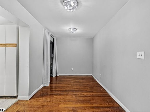 5th image of 19-31 Lyons Ave #204