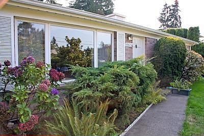 1st image of 10623 NE 47th Pl