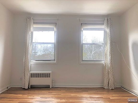 2nd image of 2320 Linwood Ave #5F-205F