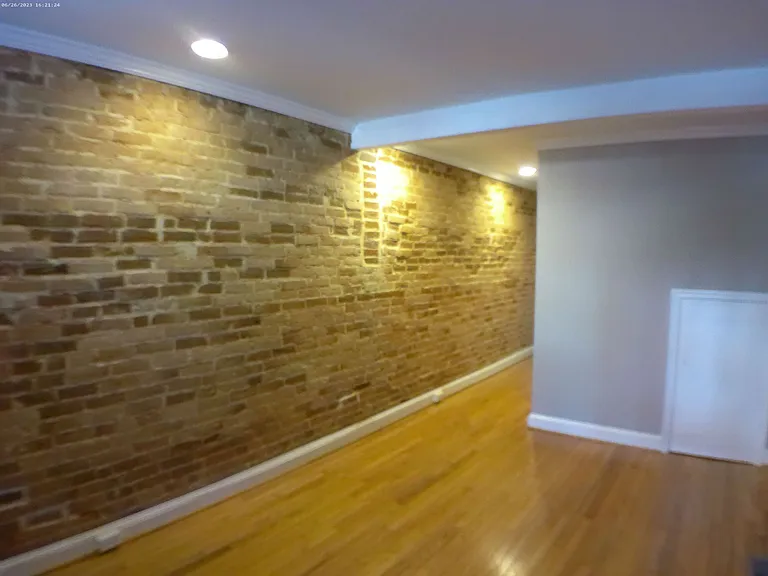 912 S Potomac St — Photo 3