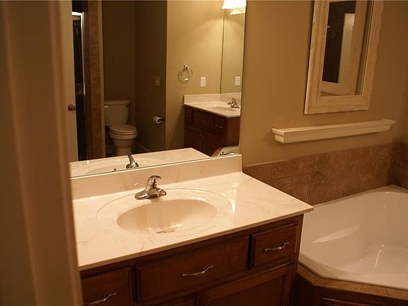 5th image of 225 Victorian Lake Dr