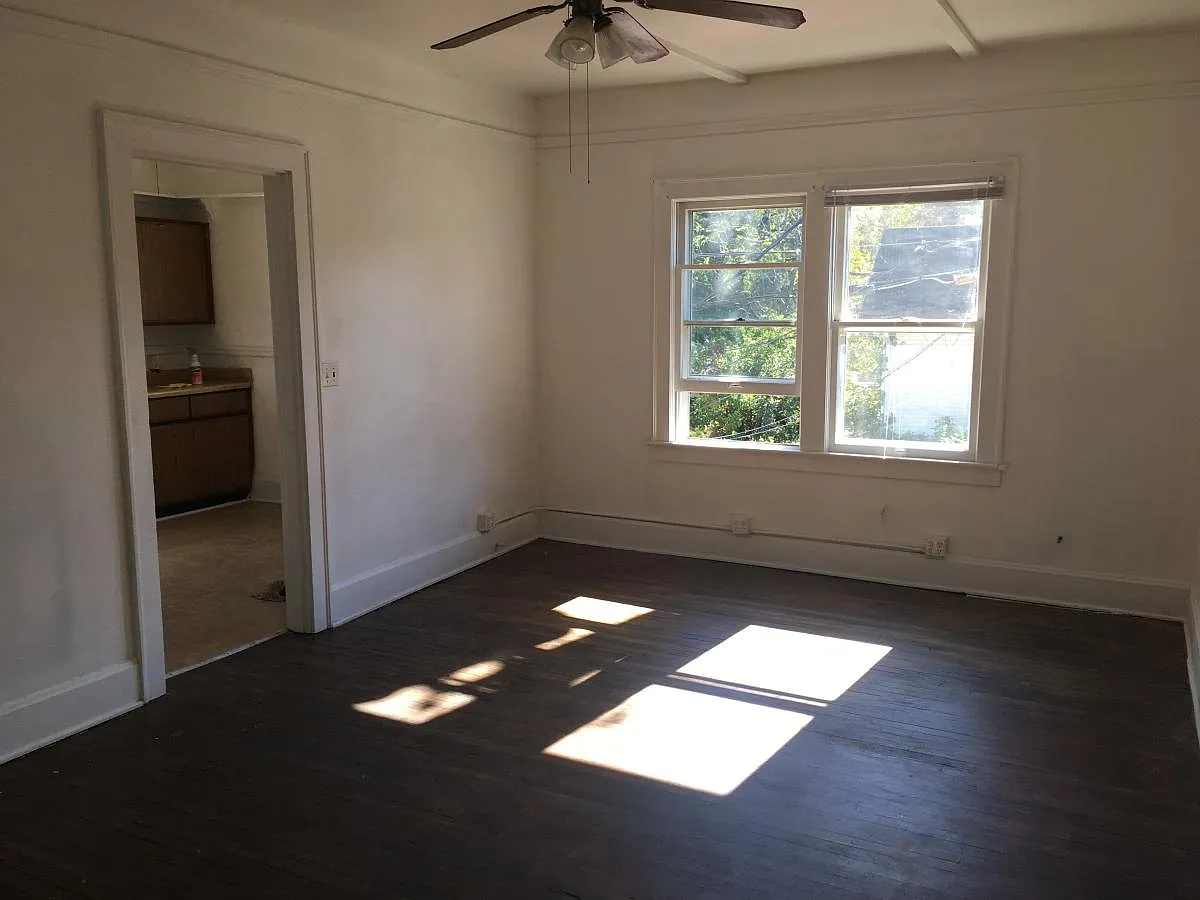 299 E Loudon Avenue — Photo 3