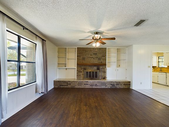 3rd image of 706 Kristofer St
