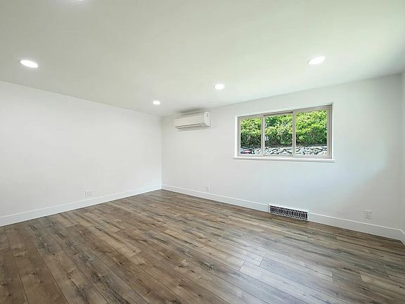3rd image of 2527 NE 110th St #A