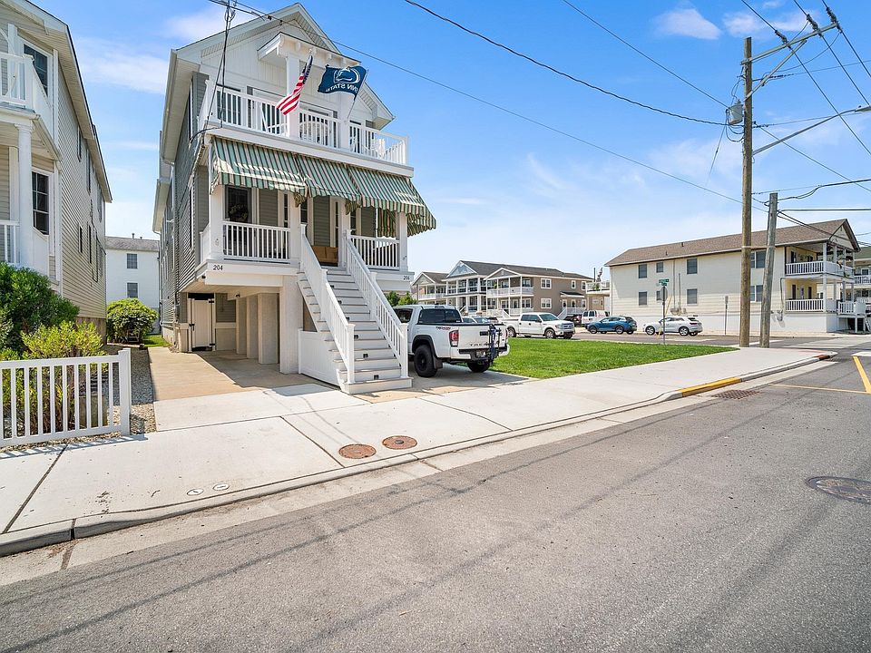 1st image of 204 14th St #204