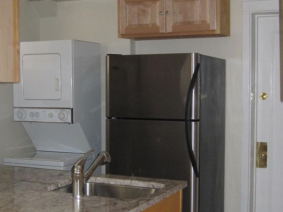 Kitchen w/ Stainless Steel appliances