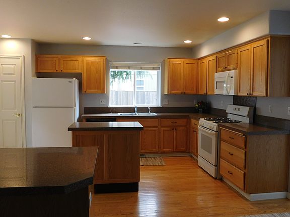 5th image of 6106 SE Golden St