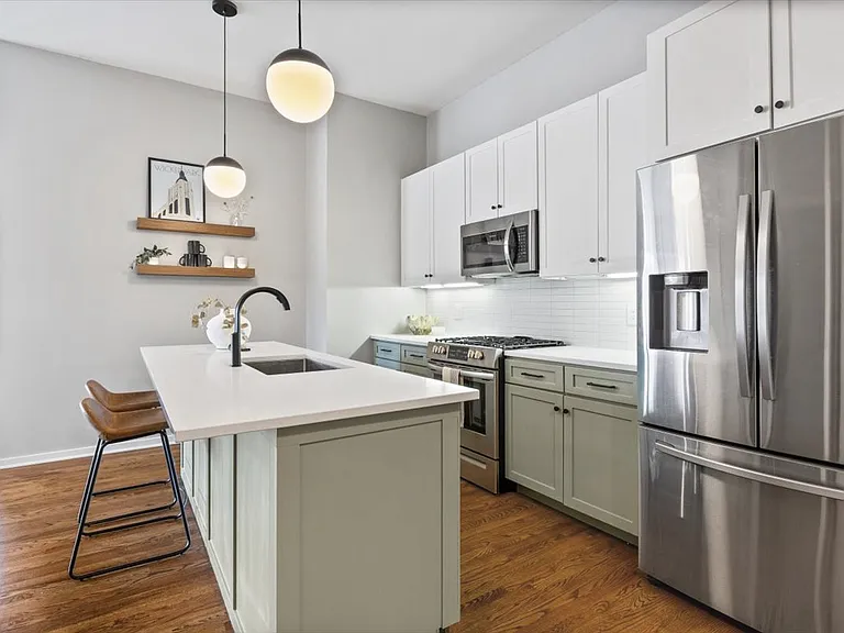 1955 N Leavitt St #2B — Photo 3