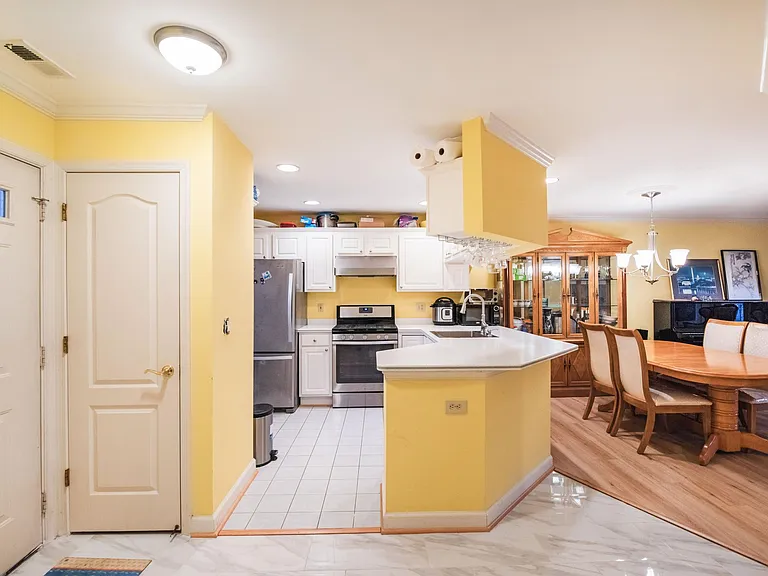 6932 Fairfax Dr #304 — Photo 8