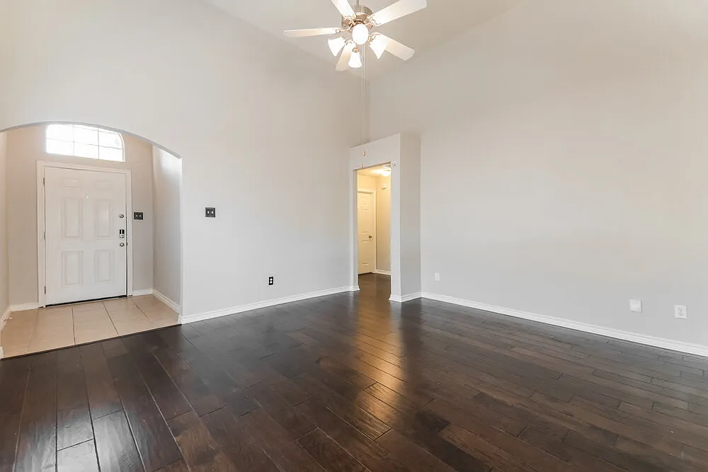 3 bed, 2.0 bath, 1207 sqft, $1,855 — Photo 4