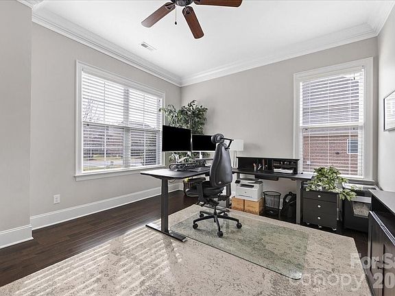 3rd image of 124 Highclere Dr