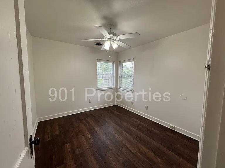 981 Chatwood St — Photo 11