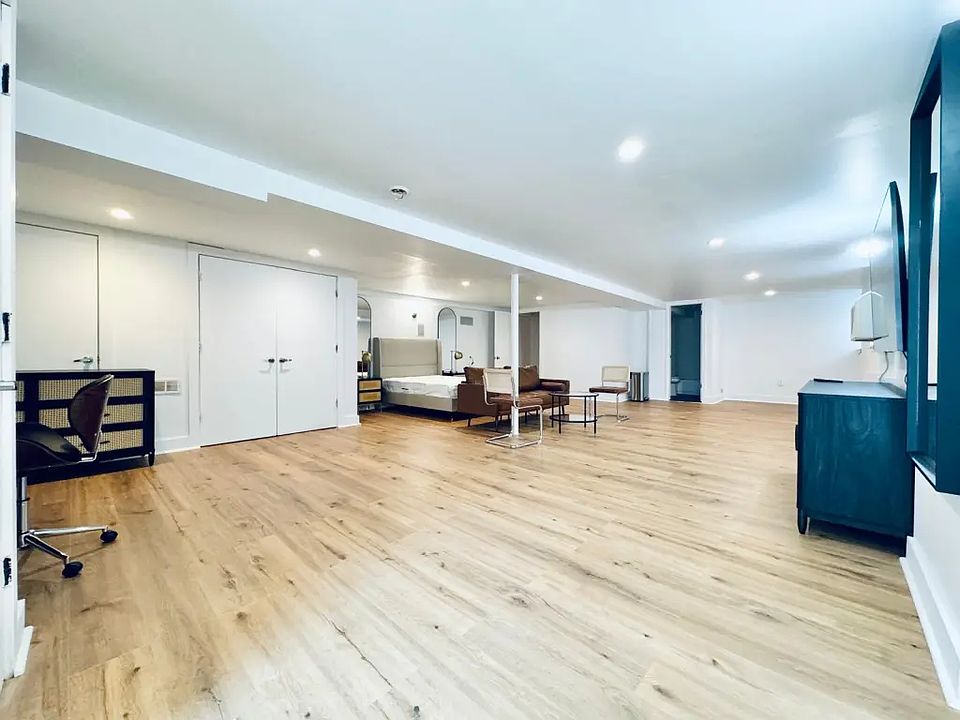 1st image of 330 Starr St Floor 1