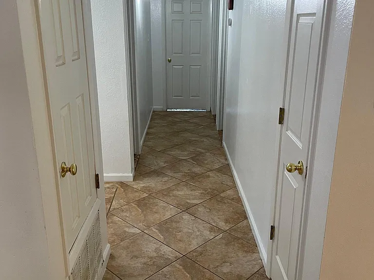508 W Poe St — Photo 11