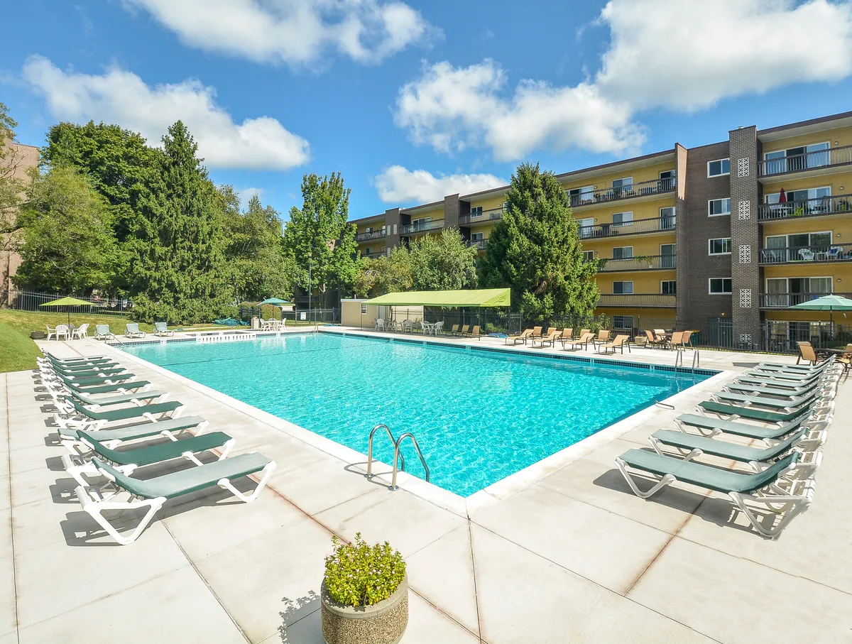 Swimming Pool - Main Line Berwyn Apartments