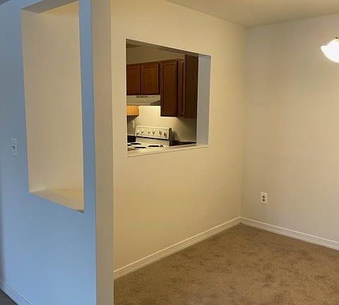2nd image of 1170 Kenly Ave #6