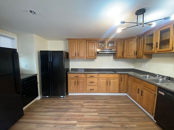 2nd image of 76 E 11th Ave