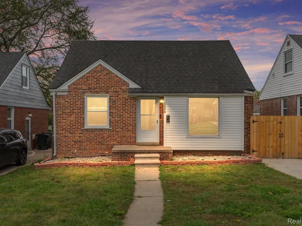 26476 W Hills Dr, Inkster, MI 48141