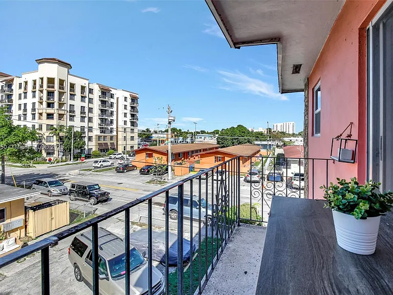 458 SW 9th St #8 — Photo 7