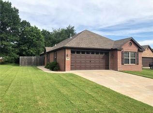979 S Hoddle Pl, Fayetteville, AR 72701
