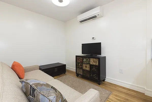 Rented by Bold New York | media 27