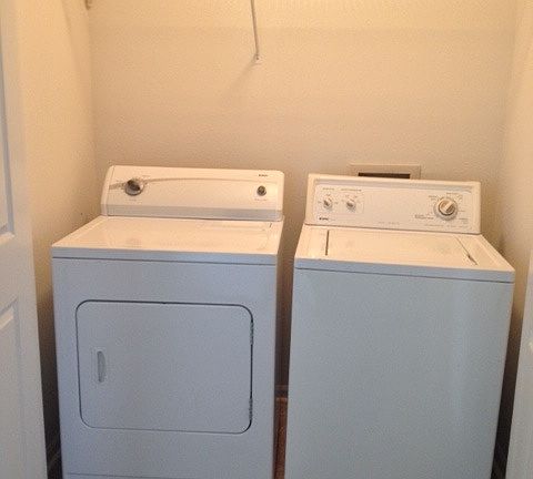 Washe/Dryer Hook Ups