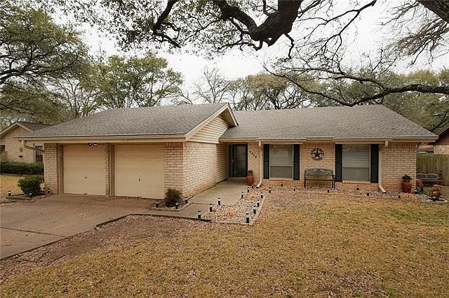 1st image of 9424 Shady Oaks Dr
