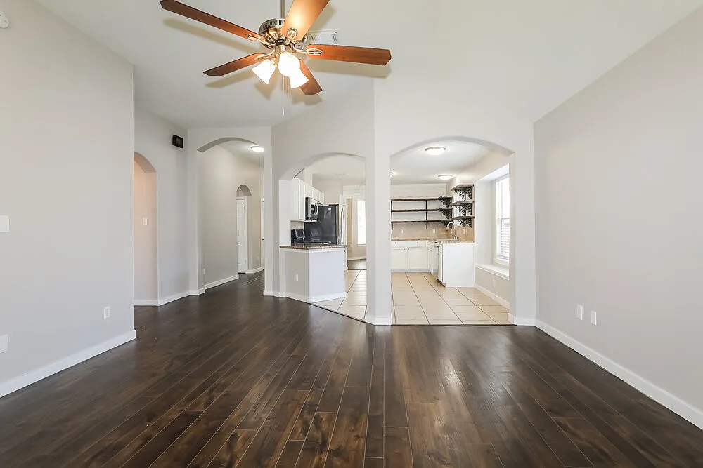 3 bed, 2.0 bath, 1706 sqft, $1,925 — Photo 4